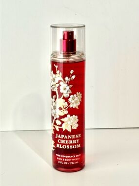 Bath & Body Works Japanese Cherry Blossom Mist - Red & Gold